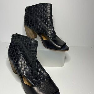 Patricia Nash Navy Leather Peep Toe Bootie size 8 NWOT